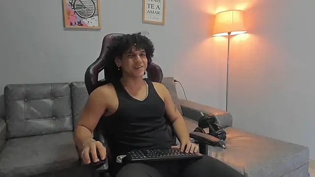 Xfire boy69 online show from 12, 9, 2025