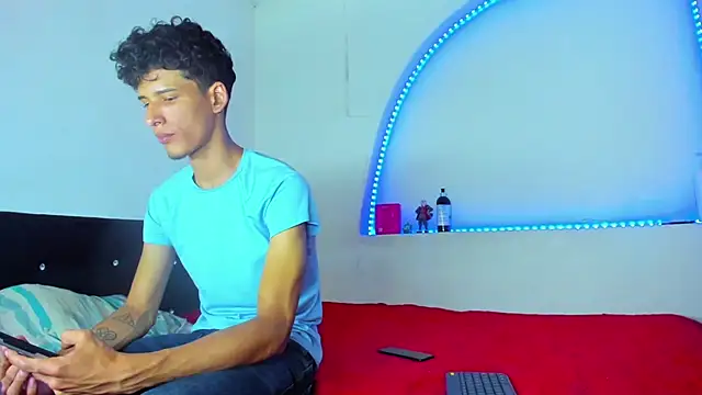 Snapshot of liaam_mendoza chatting on 24, 10, 2025 liaam mendoza online show from 24, 10, 2025
