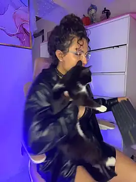 Dannaa Lovs online show from 11, 10, 2025