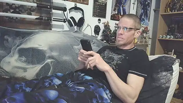 TomXXII online show from 6, 4, 2026