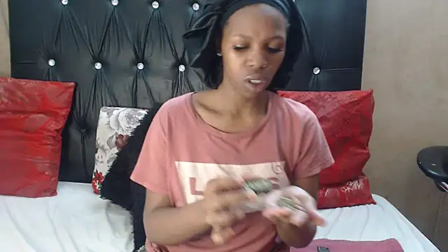 Snapshot of GoldSnowXxX chatting on 8, 10, 2025 GoldSnowXxX online show from 8, 10, 2025