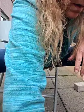 Snapshot of HotWifeLyn68 chatting on 4, 11, 2025 HotWifeLyn68 online show from 4, 11, 2025