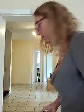 HotWifeLyn68 online show from 13, 3, 2026