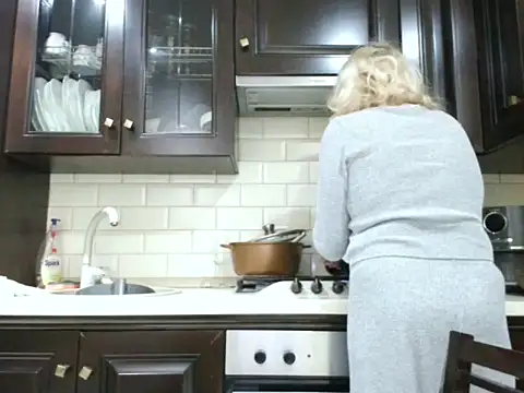 ButterflyBlondie online show from 17, 11, 2025