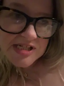 Snapshot of SuzieSub chatting on 22, 2, 2026 SuzieSub online show from 22, 2, 2026