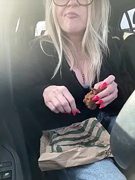 Snapshot of SuzieSub chatting on 27, 2, 2026 SuzieSub online show from 27, 2, 2026