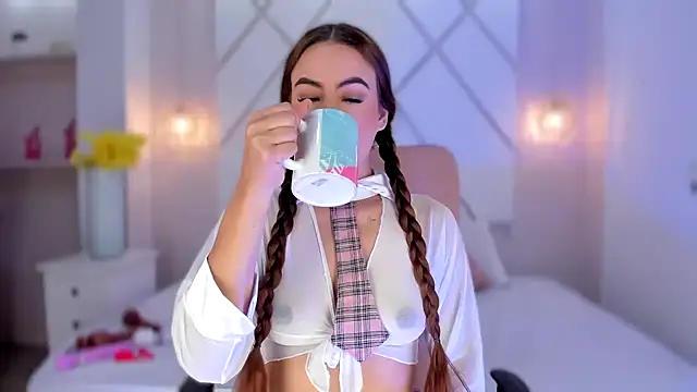 isabellashine online show from 4, 12, 2025