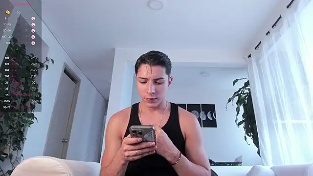 Snapshot of Hotay_andrew chatting on 24, 10, 2025 Hotay andrew online show from 24, 10, 2025