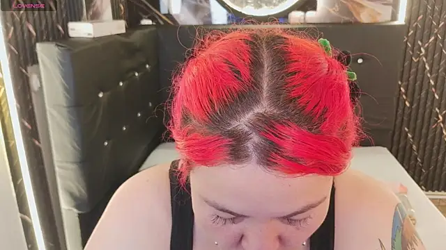 Witch Scarlet online show from 15, 4, 2026