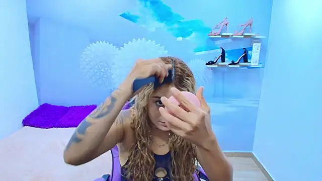 ESMERALDA-BLUE online show from 18, 9, 2025