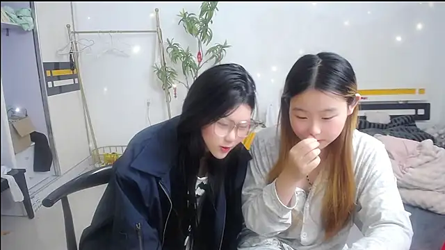 Babygirls523 online show from 24, 10, 2025