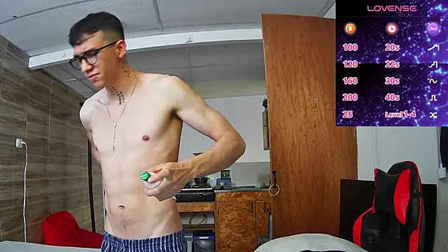 Snapshot of angelicious_ chatting on 8, 11, 2025 angelicious online show from 8, 11, 2025