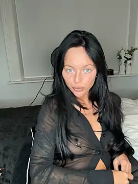 Snapshot of juicylucie chatting on 8, 9, 2025 juicylucie online show from 8, 9, 2025