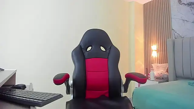 AURORAMARTIN2 online show from 5, 11, 2025