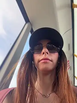 Amelie Crosby online show from 6, 6, 2026