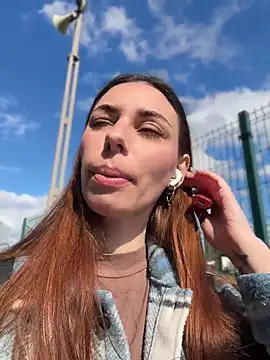 Amelie Crosby online show from 14, 6, 2026