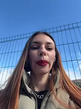 Amelie Crosby online show from 18, 6, 2026
