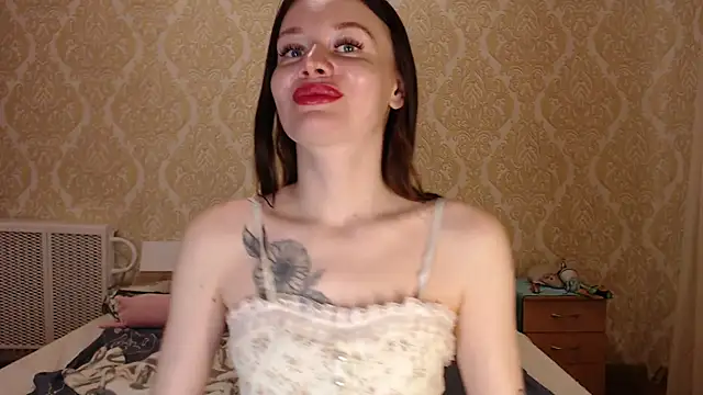 Snapshot of Kitkaat00 chatting on 12, 10, 2025 Kitkaat00 online show from 12, 10, 2025