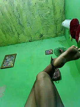 Snapshot of PIHU999 chatting on 9, 10, 2025 PIHU999 online show from 9, 10, 2025