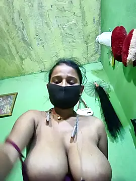 Snapshot of PIHU999 chatting on 12, 10, 2025 PIHU999 online show from 12, 10, 2025