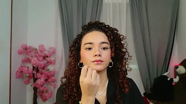 Snapshot of Taylor_Tina chatting on 9, 10, 2025 Taylor Tina online show from 9, 10, 2025