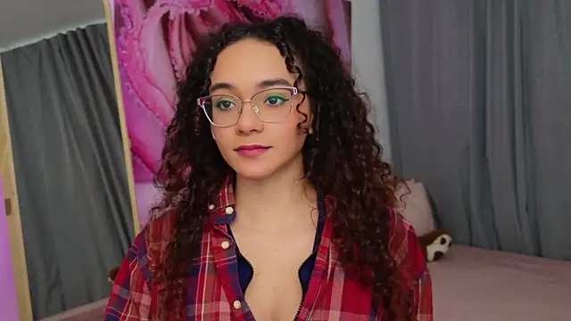 Snapshot of Taylor_Tina chatting on 17, 12, 2025 Taylor Tina online show from 17, 12, 2025