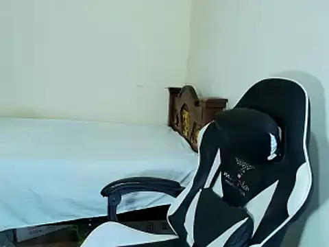 Snapshot of max_love255 chatting on 25, 9, 2025 max love255 online show from 25, 9, 2025