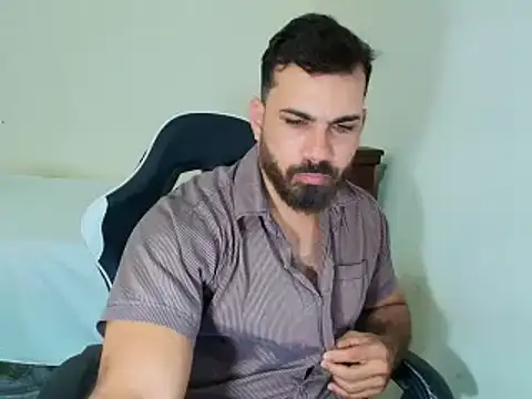 Snapshot of max_love255 chatting on 28, 9, 2025 max love255 online show from 28, 9, 2025