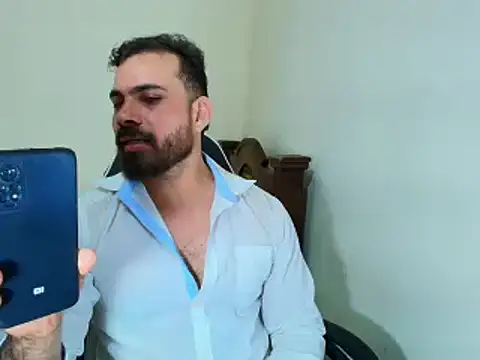 Snapshot of max_love255 chatting on 4, 10, 2025 max love255 online show from 4, 10, 2025