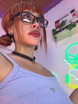 Snapshot of ScarlettRusso1 chatting on 25, 10, 2025 ScarlettRusso1 online show from 25, 10, 2025