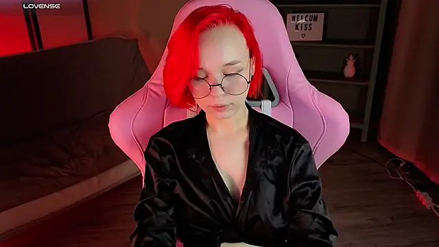 Snapshot of NaomiYoru chatting on 9, 9, 2025 NaomiYoru online show from 9, 9, 2025