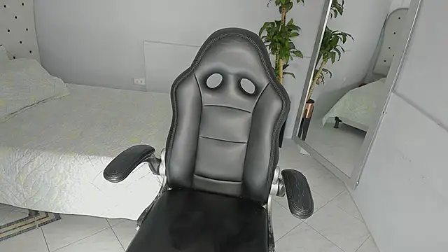 Snapshot of Alix_18_ chatting on 23, 10, 2025 Alix 18  online show from 23, 10, 2025