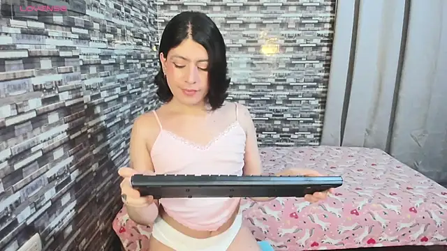 xxxEmmaxx online show from 6, 1, 2026