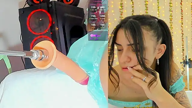 Snapshot of Kitty__Rose__ chatting on 15, 10, 2025 Kitty  Rose   online show from 15, 10, 2025