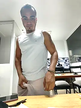 Snapshot of SanChacal5694 chatting on 10, 9, 2025 SanChacal5694 online show from 10, 9, 2025