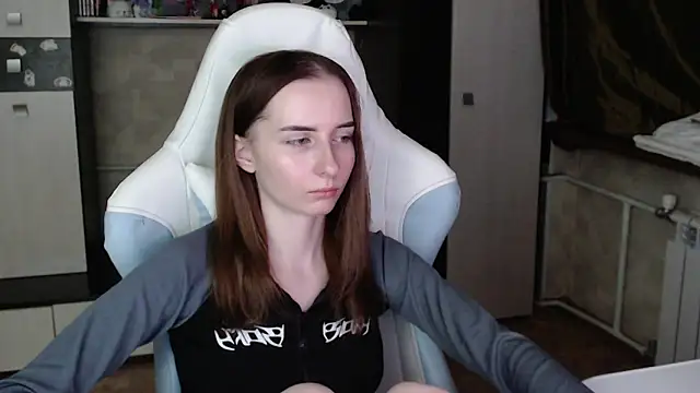 Snapshot of Cutti_Crystal chatting on 4, 11, 2025 Cutti Crystal online show from 4, 11, 2025