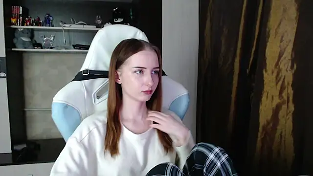 Snapshot of Cutti_Crystal chatting on 4, 3, 2026 Cutti Crystal online show from 4, 3, 2026