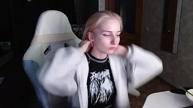 Snapshot of Cutti_Crystal chatting on 9, 4, 2026 Cutti Crystal online show from 9, 4, 2026