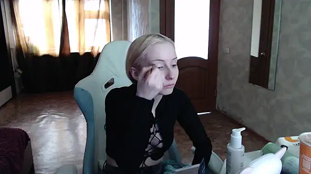 Snapshot of Cutti_Crystal chatting on 13, 4, 2026 Cutti Crystal online show from 13, 4, 2026