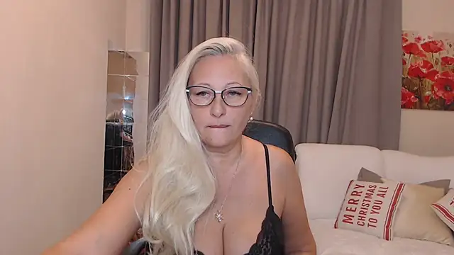 Snapshot of ValeriaSharm chatting on 4, 10, 2025 ValeriaSharm online show from 4, 10, 2025