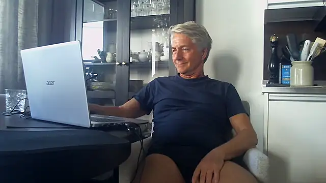 Snapshot of Swegay12-Exhi chatting on 21, 4, 2026 Swegay12-Exhi online show from 21, 4, 2026