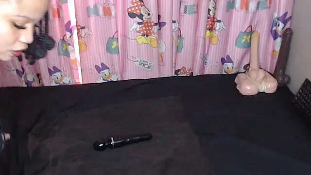 TrishahXo online show from 12, 6, 2026
