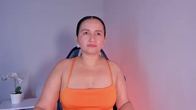 Snapshot of Zafiro__Brown chatting on 23, 5, 2026 Zafiro Brown online show from 23, 5, 2026