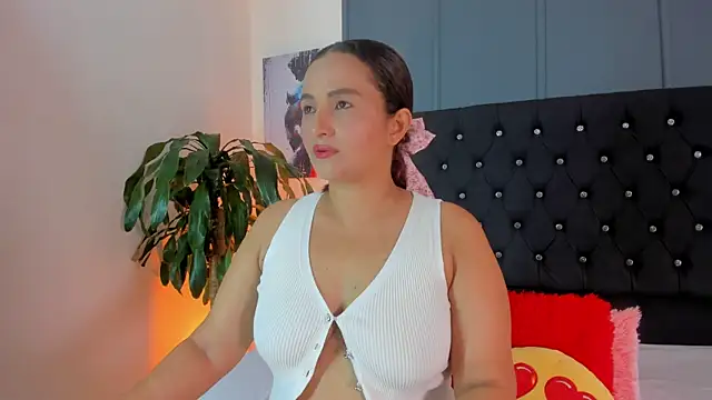 Snapshot of Zafiro__Brown chatting on 28, 5, 2026 Zafiro Brown online show from 28, 5, 2026