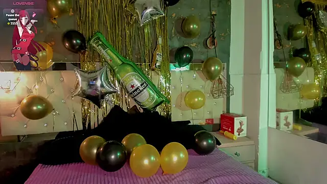 Snapshot of Viiolettlopez chatting on 4, 10, 2025 Viiolettlopez online show from 4, 10, 2025