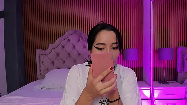 Snapshot of Starbutterflyy_ chatting on 4, 11, 2025 Starbutterflyy online show from 4, 11, 2025