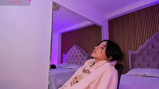 Starbutterflyy  online show from 29, 11, 2025