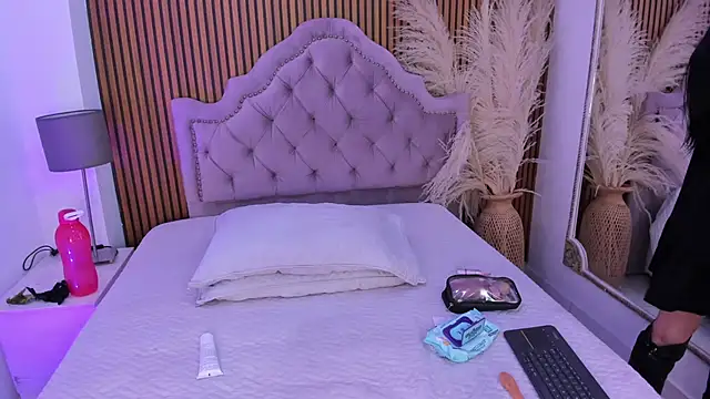 Starbutterflyy  online show from 23, 2, 2026