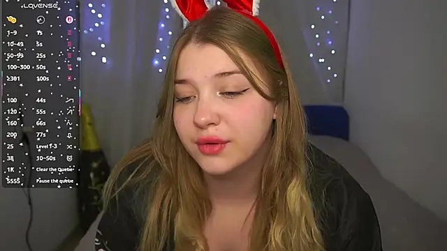 Snapshot of CuteSharloti chatting on 5, 4, 2026 CuteSharloti online show from 5, 4, 2026