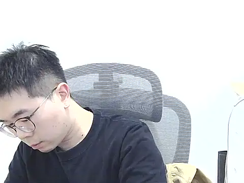 Snapshot of Adzard65 chatting on 29, 10, 2025 Adzard65 online show from 29, 10, 2025